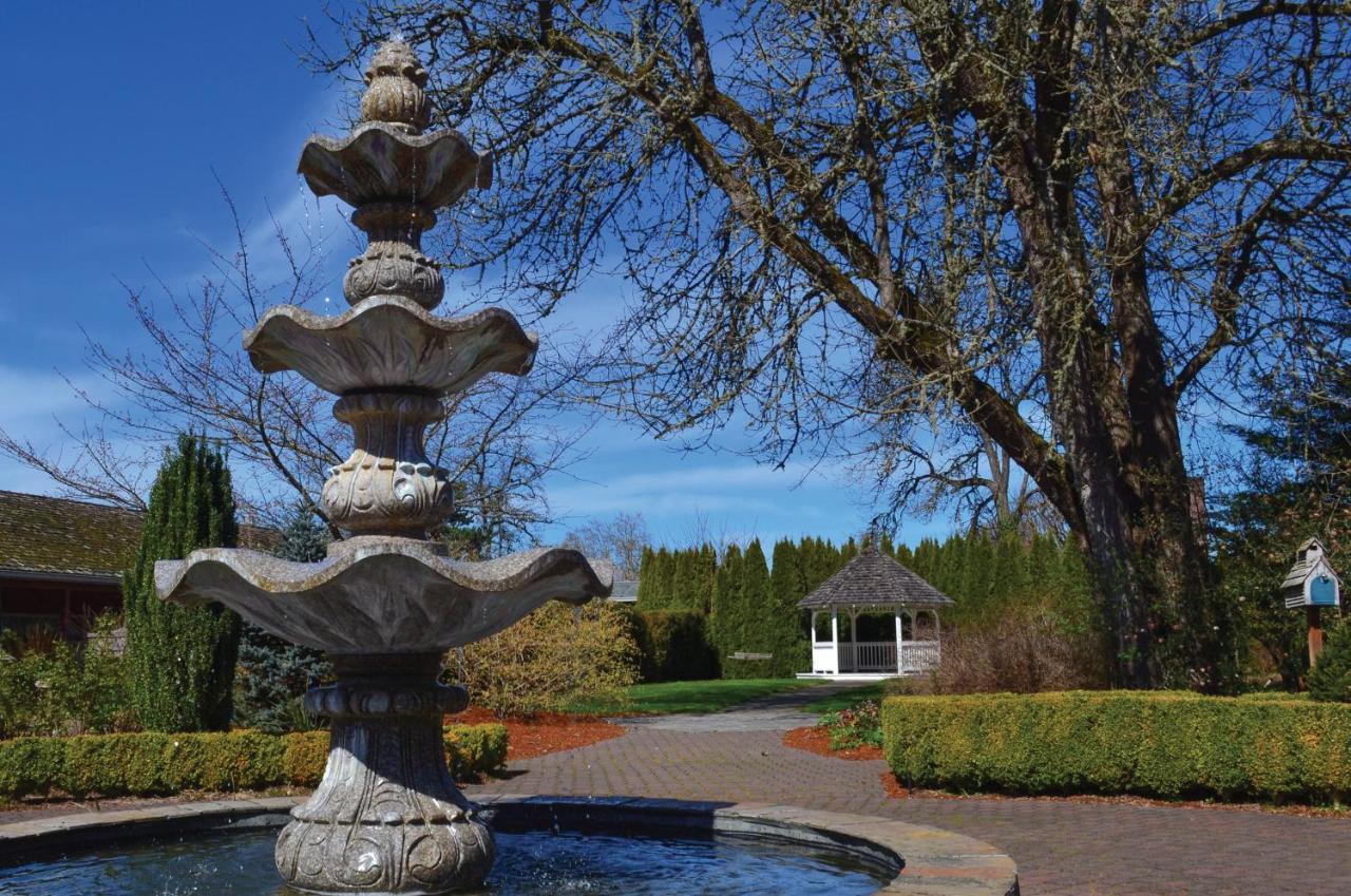 The Village Green Cottage Grove Luaran gambar