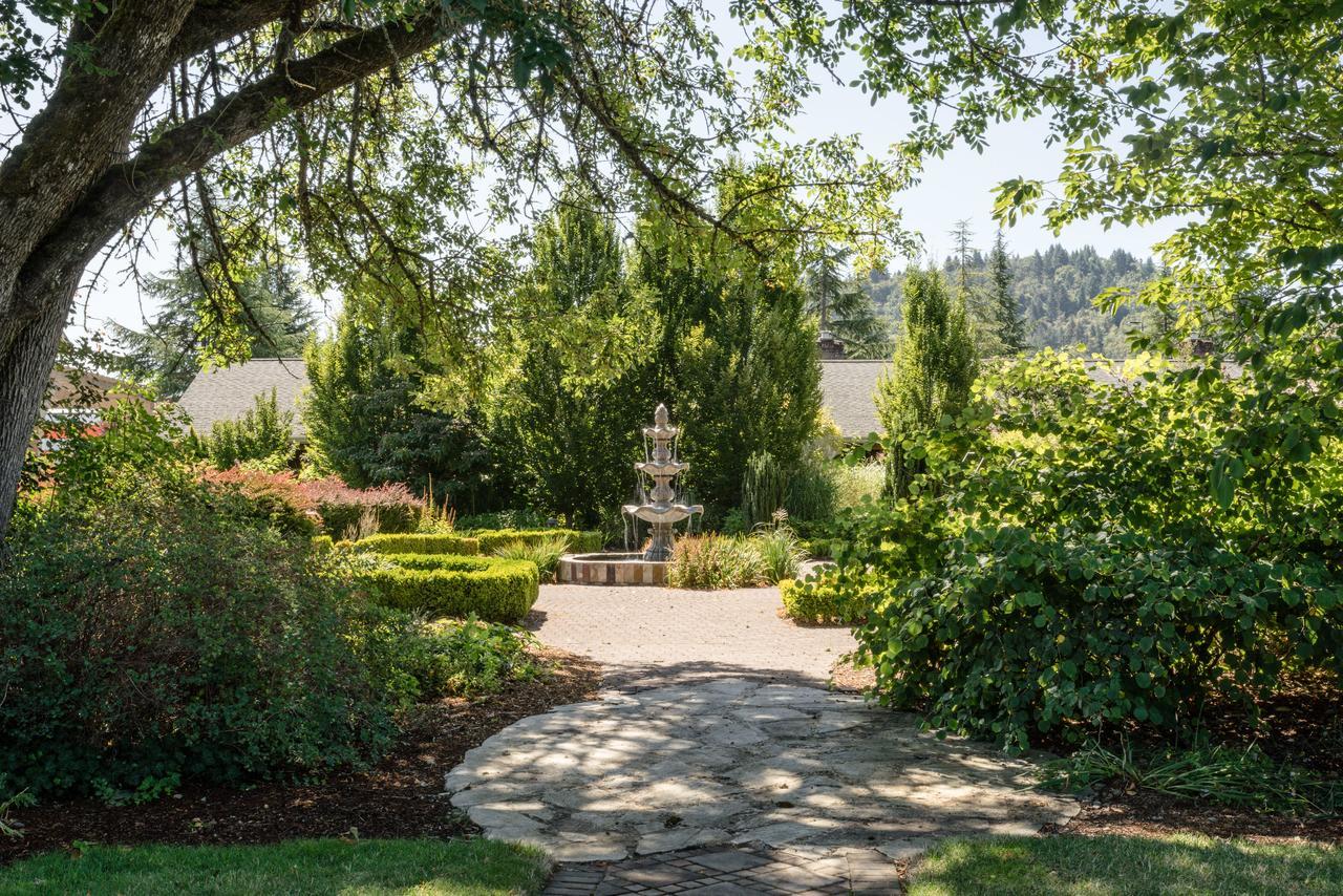 The Village Green Cottage Grove Luaran gambar