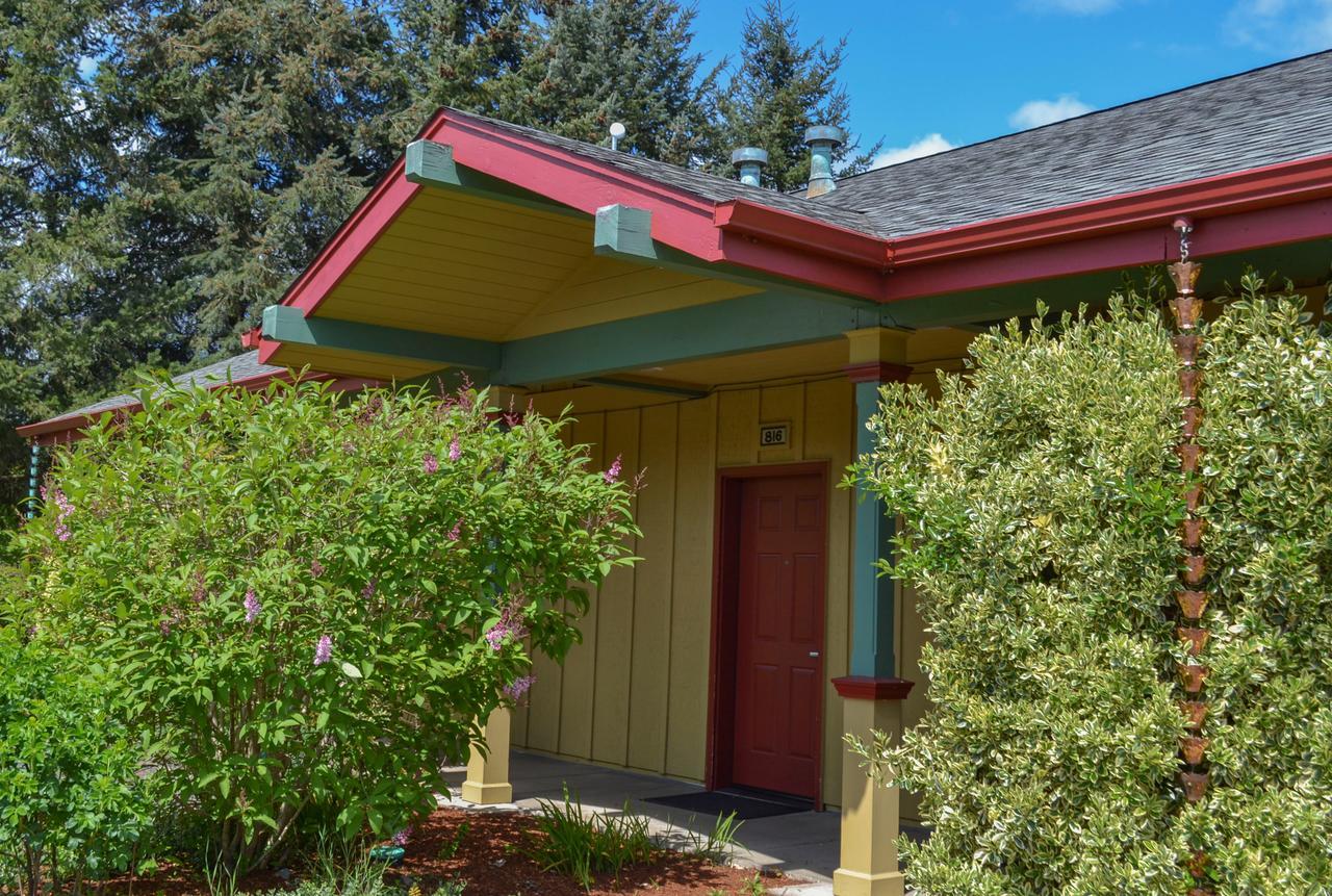 The Village Green Cottage Grove Luaran gambar