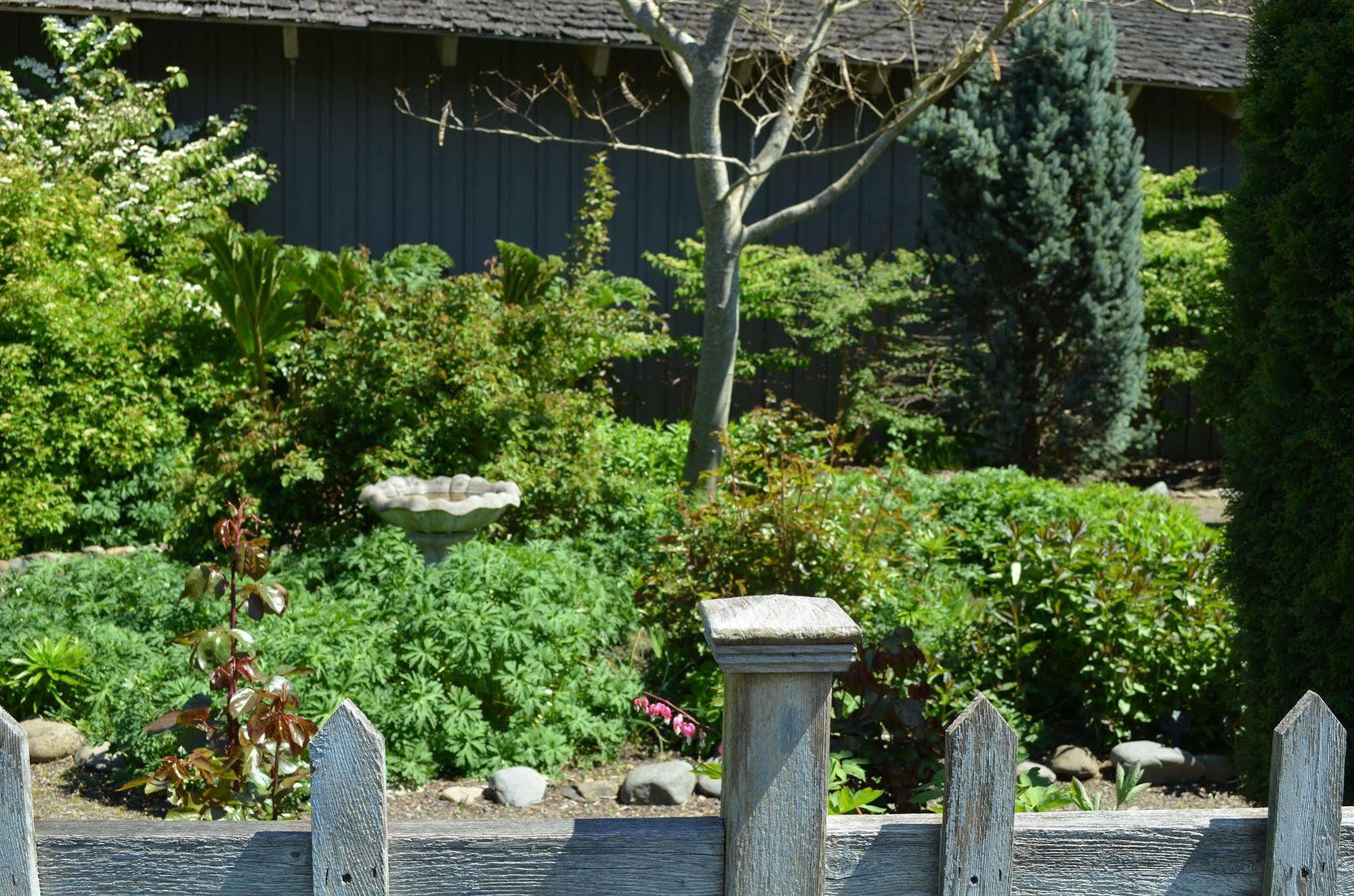 The Village Green Cottage Grove Luaran gambar