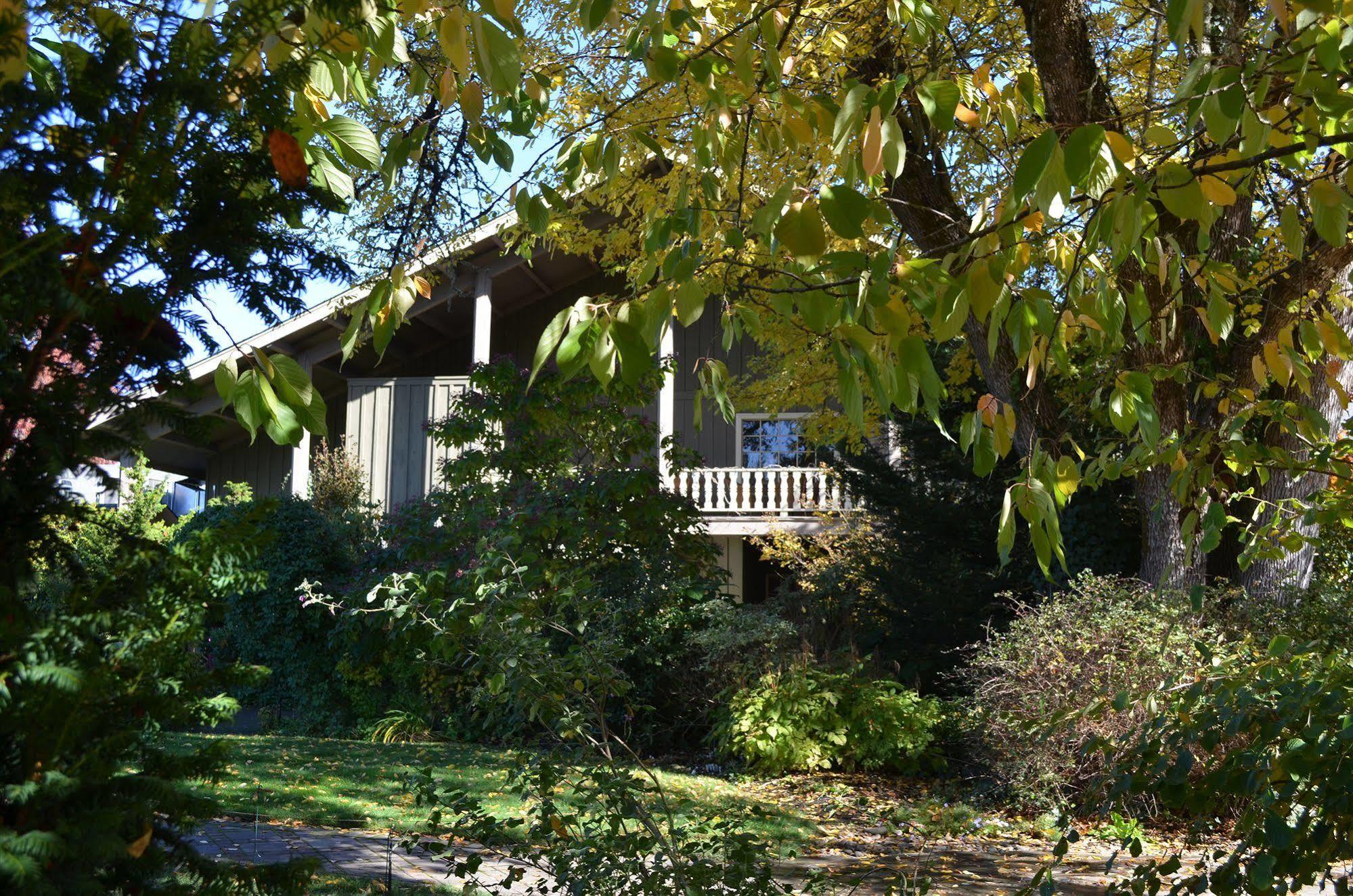 The Village Green Cottage Grove Luaran gambar