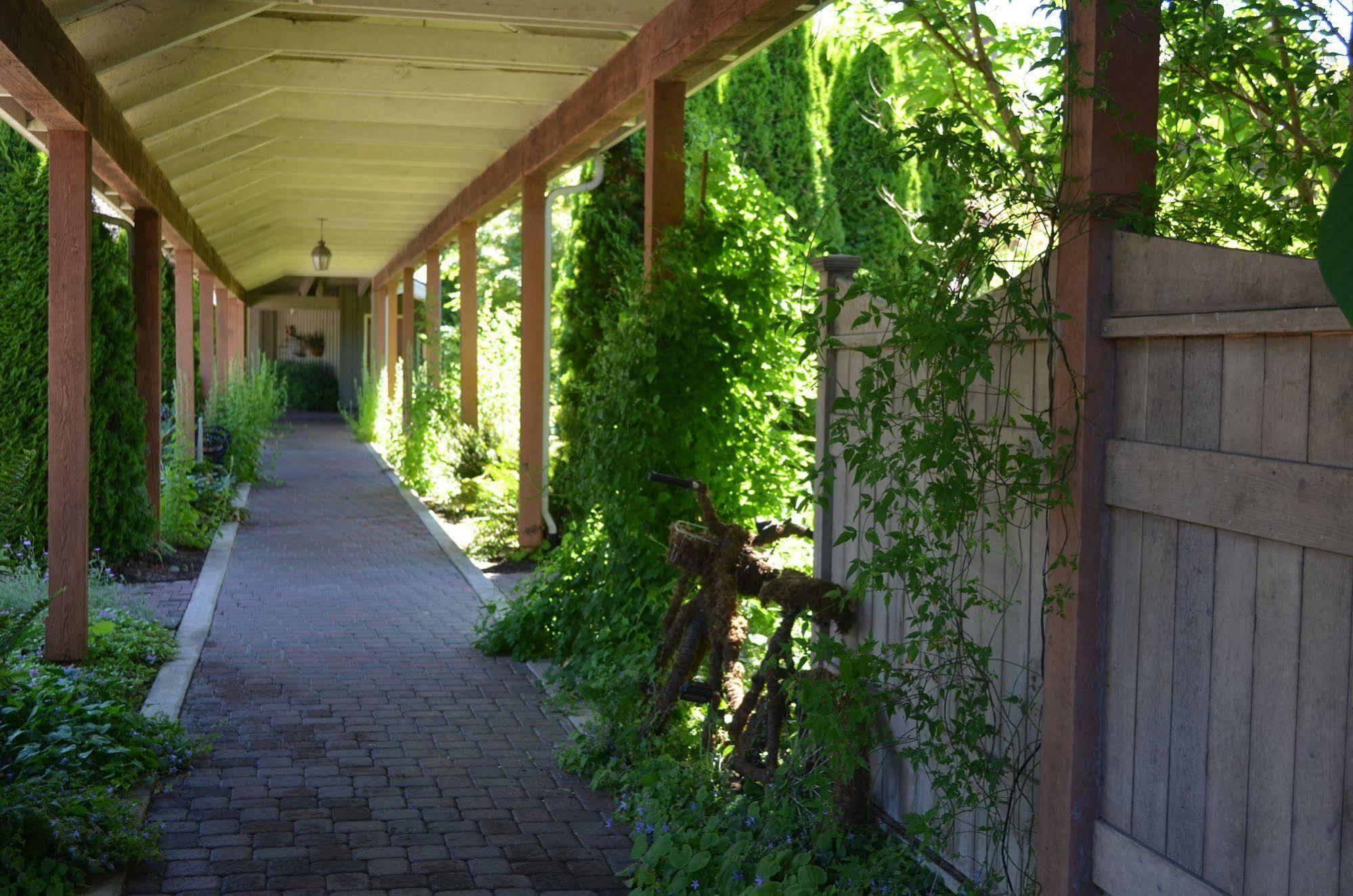 The Village Green Cottage Grove Luaran gambar